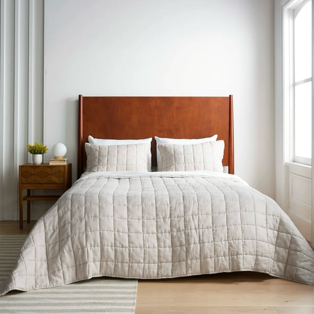 Quince NWT King European Linen Box Quilt (Sand)